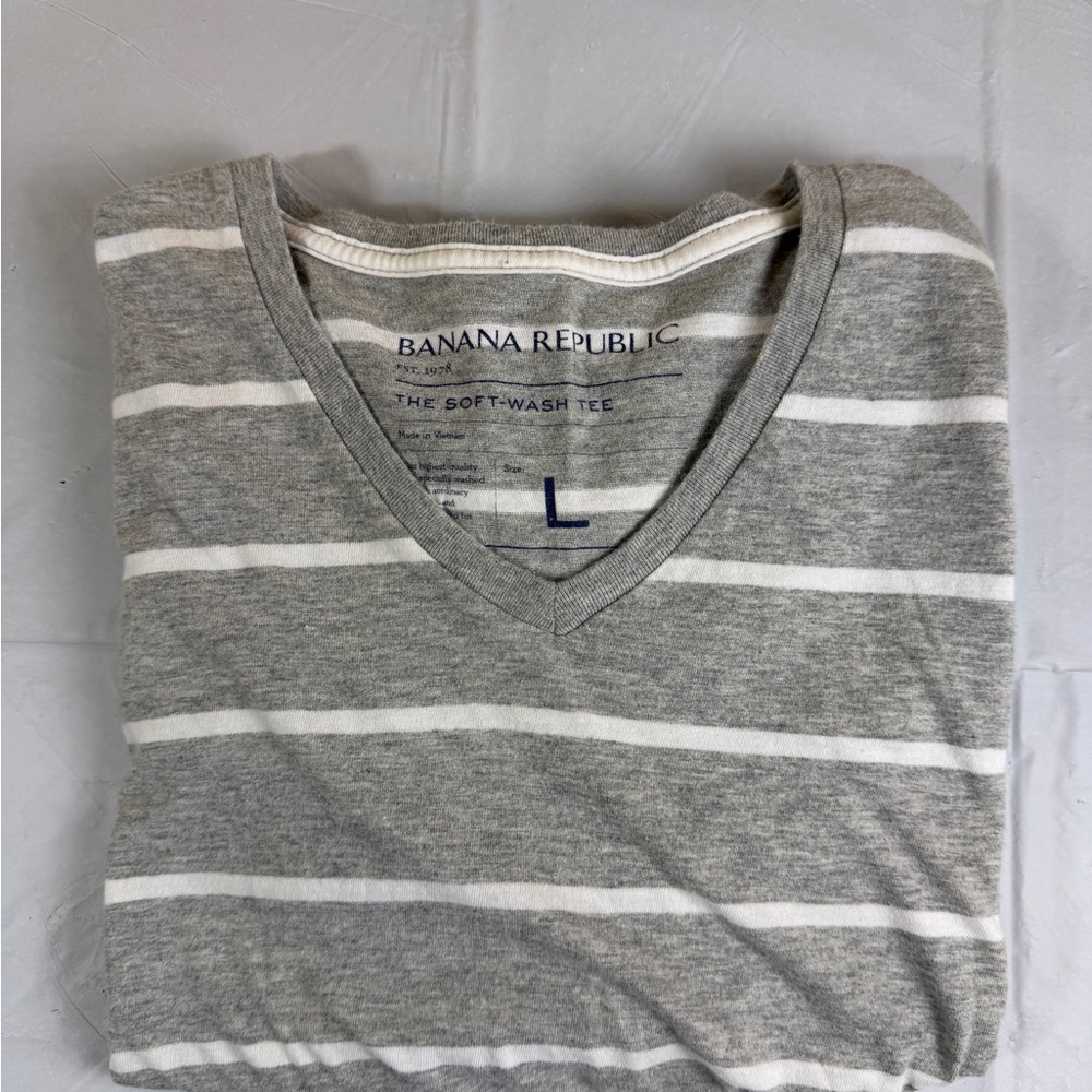 Banana‎ Republic Gray and White V-Neck Striped Tee